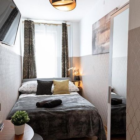 Clicktheflat Conrada Apart Rooms Varşovia Exterior foto