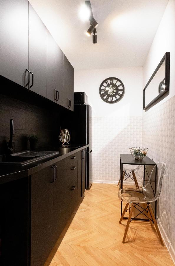 Clicktheflat Conrada Apart Rooms Varşovia Exterior foto