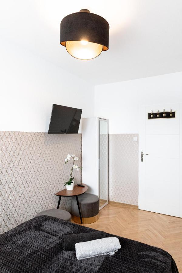 Clicktheflat Conrada Apart Rooms Varşovia Exterior foto